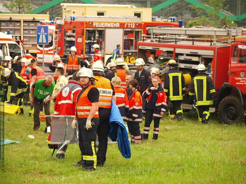 Schwerer Unfall mit Reisebus Lohmar Donrather Dreieck P218.JPG